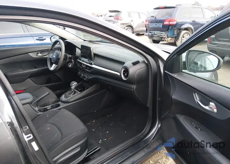 2021 Kia Forte Fe z USA, uszkodzony, nr VIN 3KPF24AD4ME401593